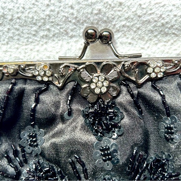 Vintage Beaded /Sequined Handbag Clutch Purse with 2 Detachable Chain Straps - Picture 6 of 11